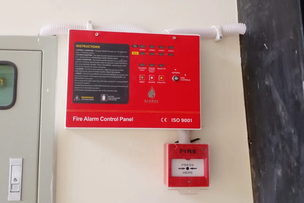 Global Fire Equipment 4-zone fire alarm control panel and manual call point installed by HIFAZAT in Lahore